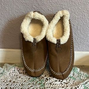 Northside faux fur/ Sherpa slippers Sz 10